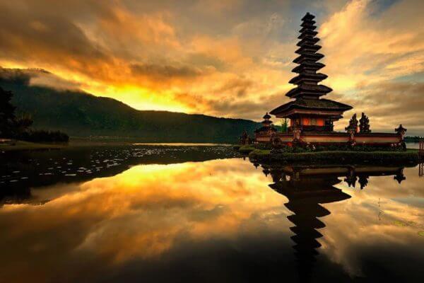 ULUN DANU (SUNSET), best day trip in Bali, departure from Sahana Villas Seminyak